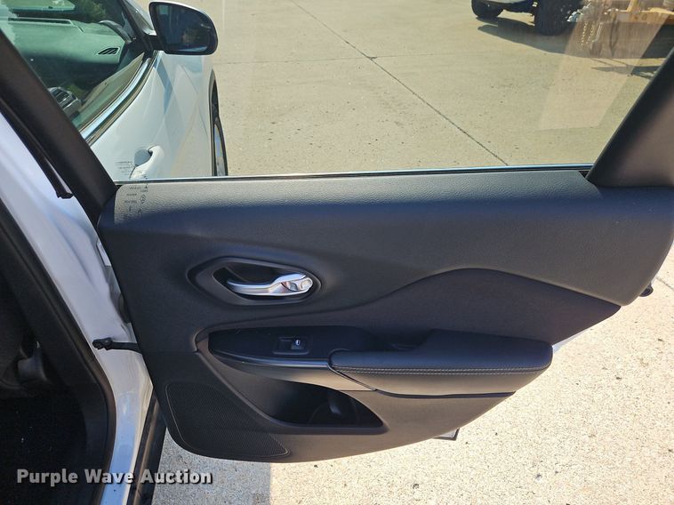 image for item EI3955 2015 Jeep Cherokee Latitude SUV