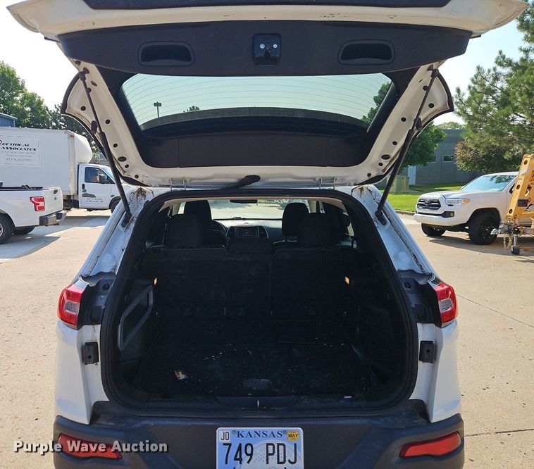 image for item EI3955 2015 Jeep Cherokee Latitude SUV