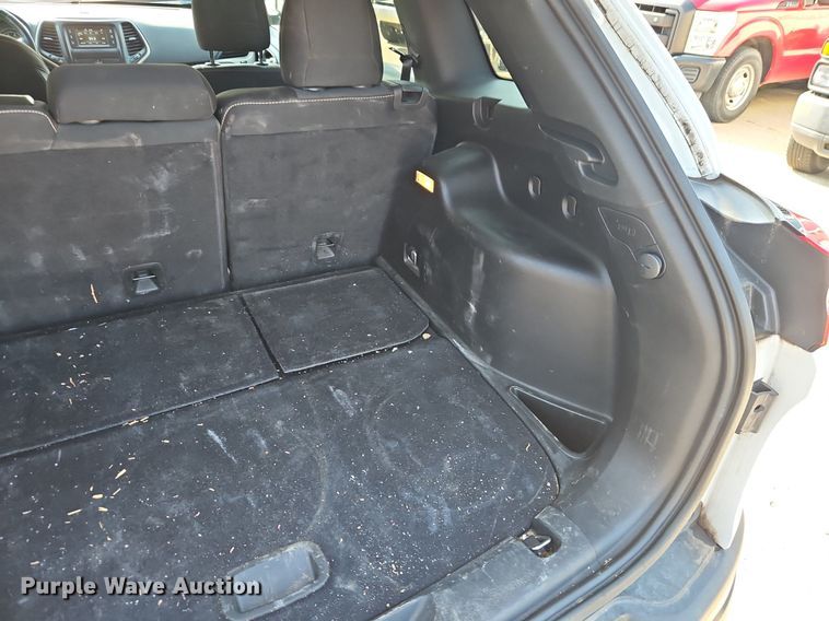 image for item EI3955 2015 Jeep Cherokee Latitude SUV