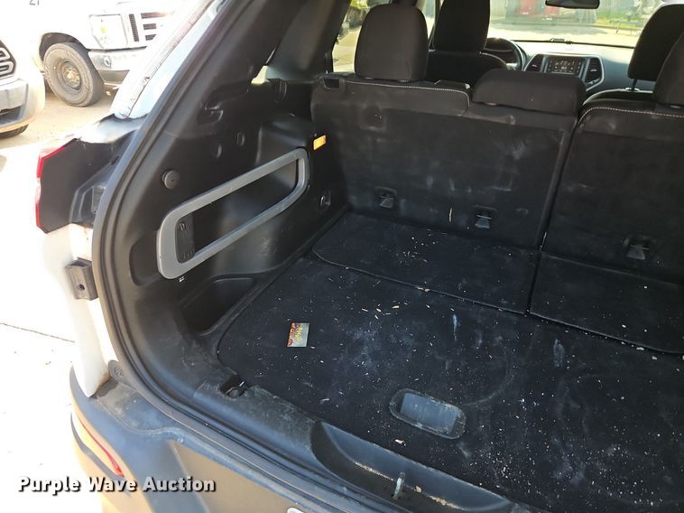 image for item EI3955 2015 Jeep Cherokee Latitude SUV