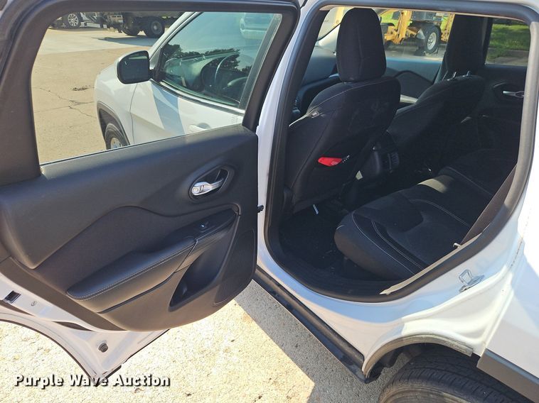 image for item EI3955 2015 Jeep Cherokee Latitude SUV