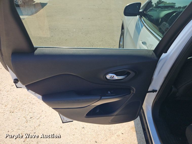 image for item EI3955 2015 Jeep Cherokee Latitude SUV