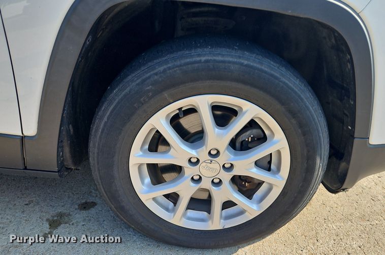 image for item EI3955 2015 Jeep Cherokee Latitude SUV