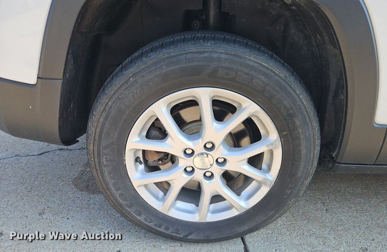 image for item EI3955 2015 Jeep Cherokee Latitude SUV