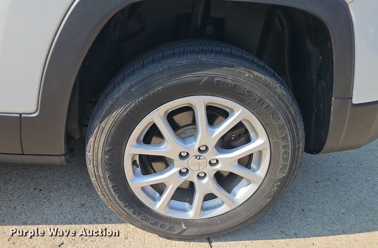 image for item EI3955 2015 Jeep Cherokee Latitude SUV