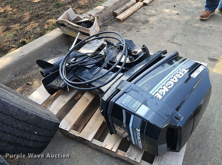 image for item EI3957 2000 Mercury Tracker 60 engine