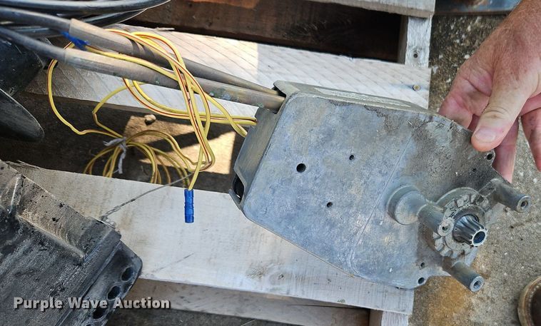 image for item EI3957 2000 Mercury Tracker 60 engine