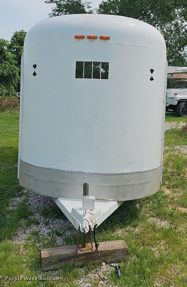 image for item EJ5750 1990 Chaparrel Stock Trailer  livestock trailer