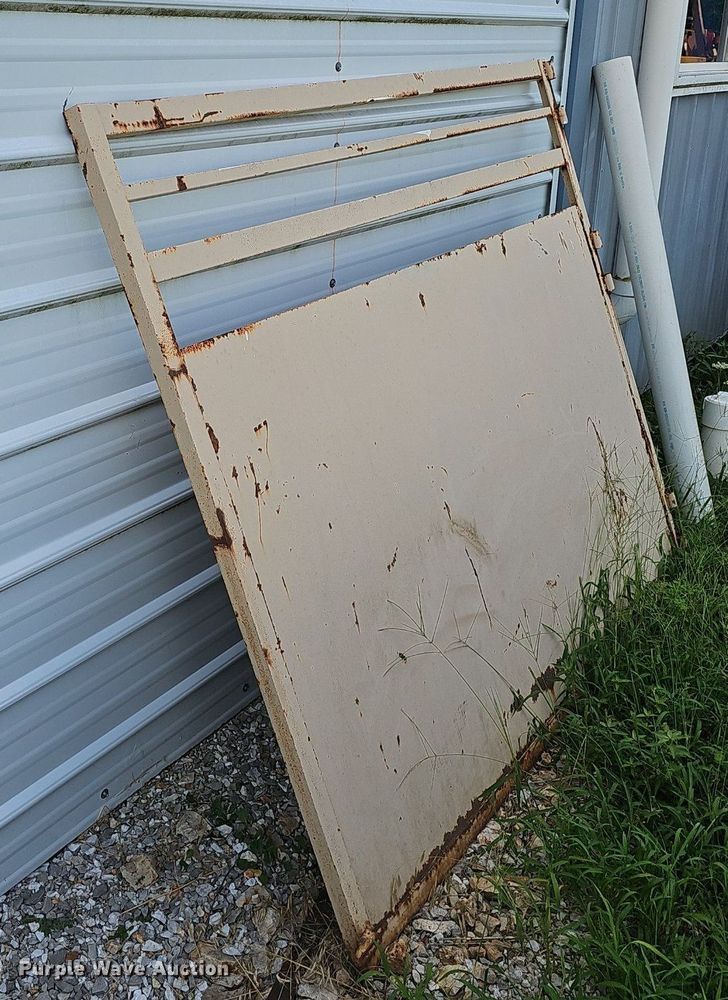 image for item EJ5750 1990 Chaparrel Stock Trailer  livestock trailer