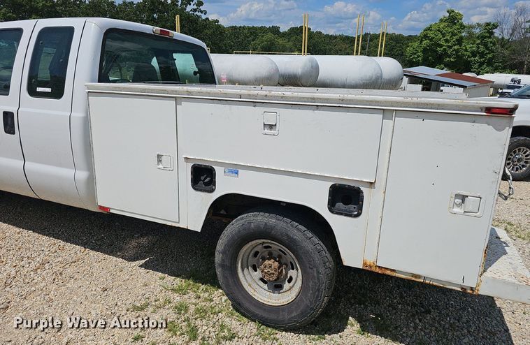 image for item EJ5755 1999 Ford F250 Super Duty SuperCab utility bed pickup truck