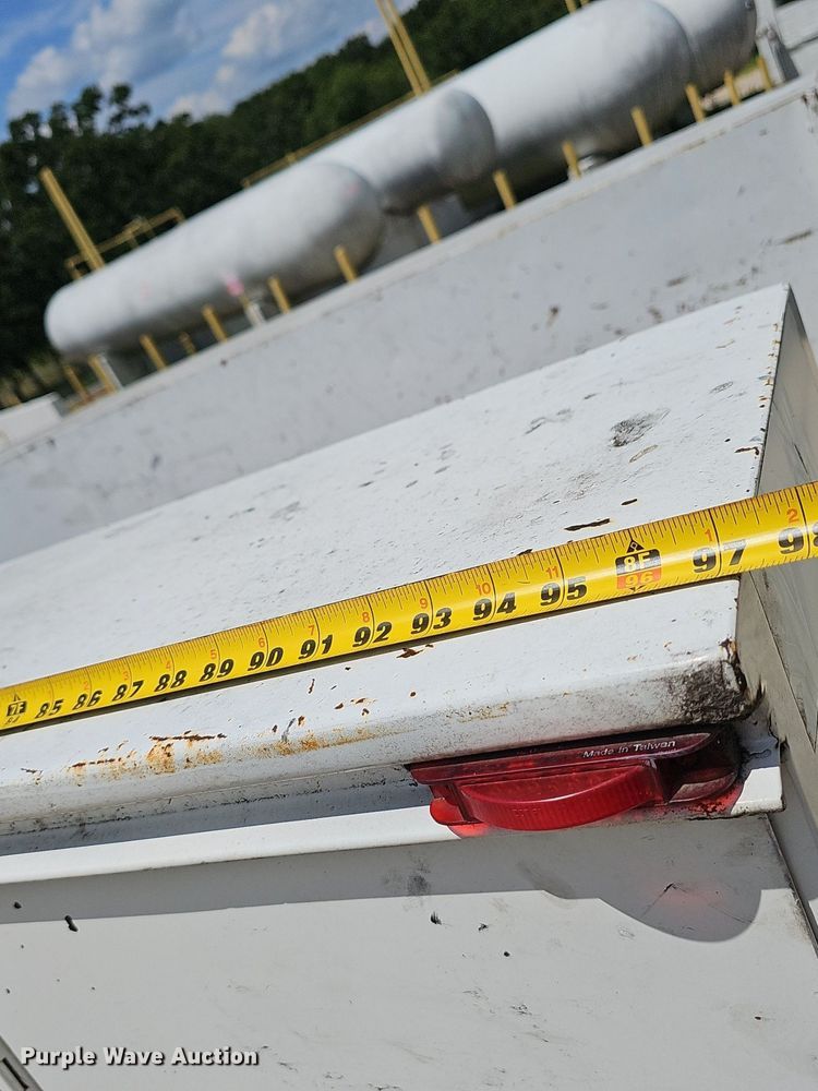 image for item EJ5755 1999 Ford F250 Super Duty SuperCab utility bed pickup truck