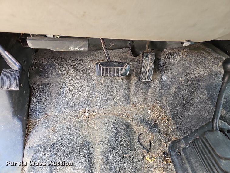 image for item EJ5755 1999 Ford F250 Super Duty SuperCab utility bed pickup truck