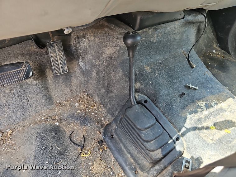 image for item EJ5755 1999 Ford F250 Super Duty SuperCab utility bed pickup truck