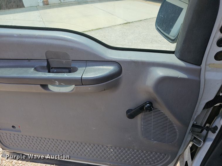 image for item EJ5755 1999 Ford F250 Super Duty SuperCab utility bed pickup truck