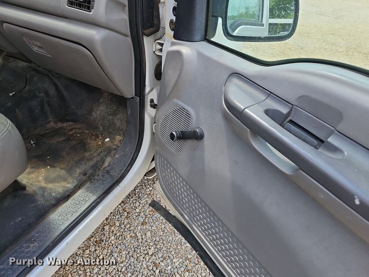 image for item EJ5755 1999 Ford F250 Super Duty SuperCab utility bed pickup truck