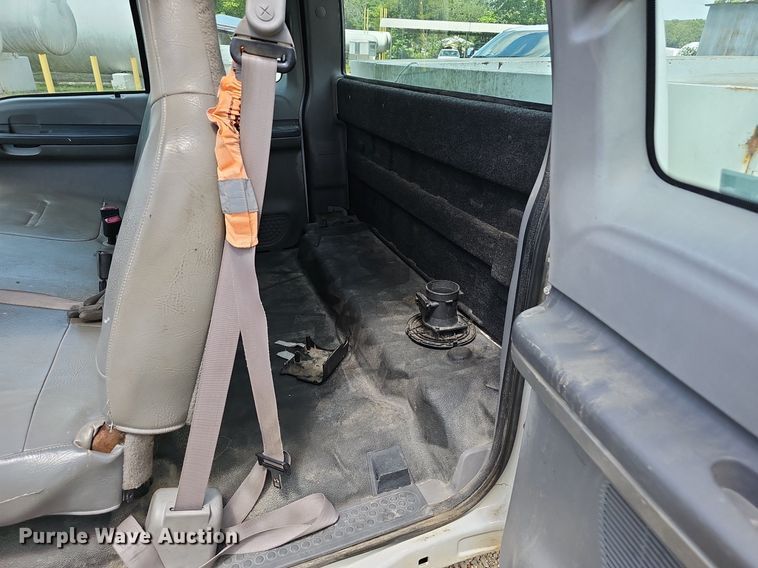 image for item EJ5755 1999 Ford F250 Super Duty SuperCab utility bed pickup truck