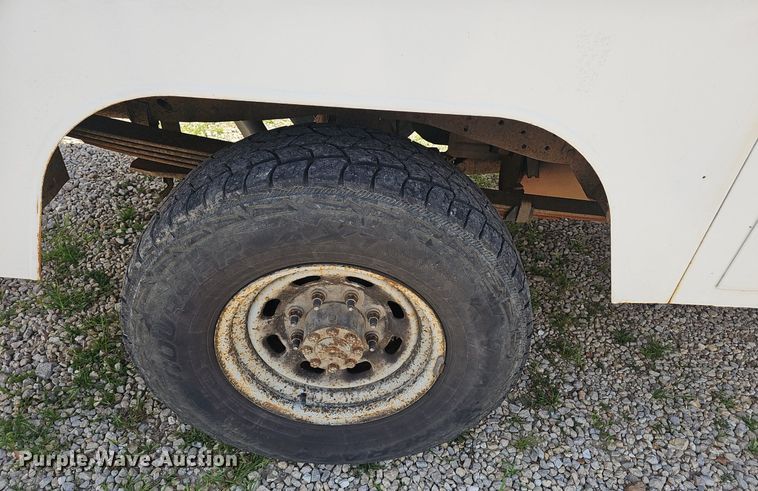 image for item EJ5755 1999 Ford F250 Super Duty SuperCab utility bed pickup truck