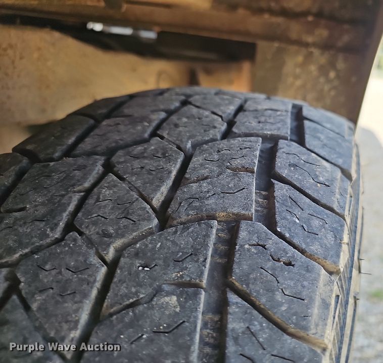 image for item EJ5755 1999 Ford F250 Super Duty SuperCab utility bed pickup truck