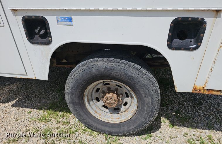 image for item EJ5755 1999 Ford F250 Super Duty SuperCab utility bed pickup truck