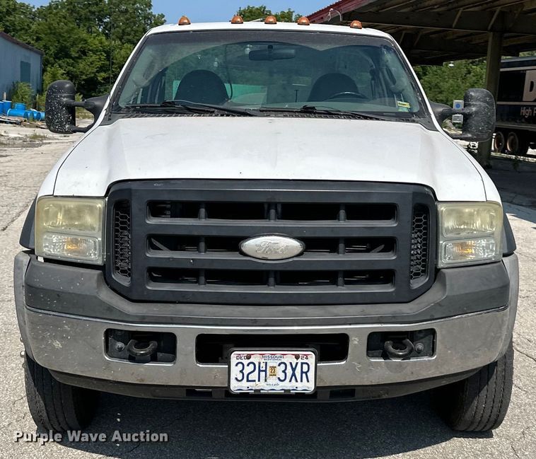 image for item EJ6365 2006 Ford  F550 Super Duty truck cab and chassis