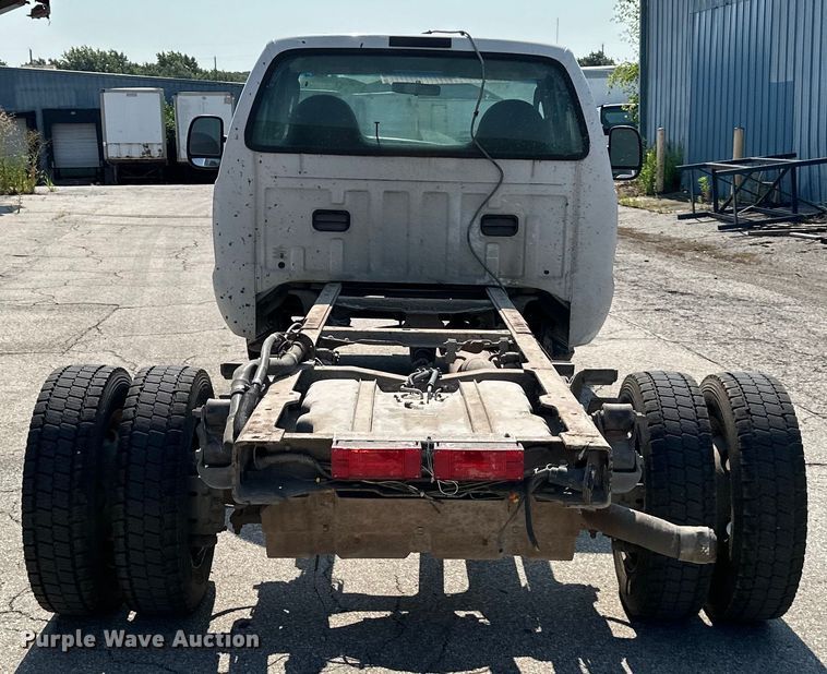 image for item EJ6365 2006 Ford  F550 Super Duty truck cab and chassis