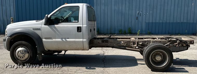 image for item EJ6365 2006 Ford  F550 Super Duty truck cab and chassis