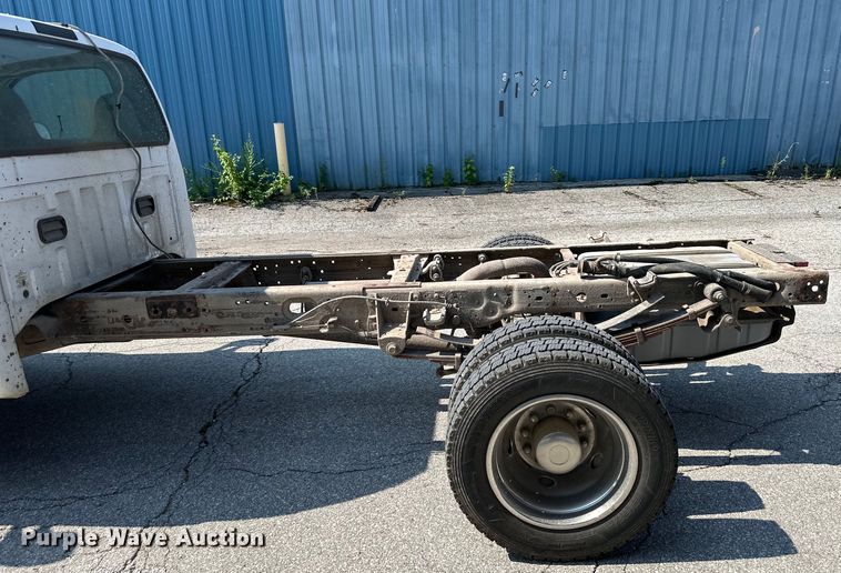 image for item EJ6365 2006 Ford  F550 Super Duty truck cab and chassis