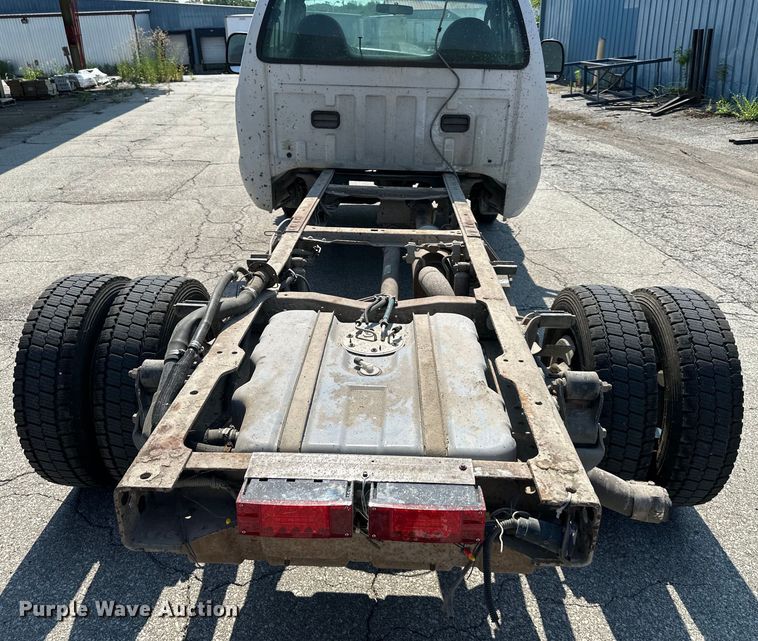 image for item EJ6365 2006 Ford  F550 Super Duty truck cab and chassis