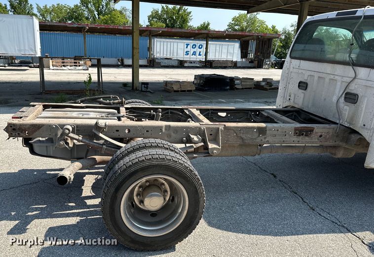 image for item EJ6365 2006 Ford  F550 Super Duty truck cab and chassis