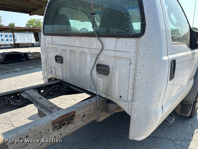 image for item EJ6365 2006 Ford  F550 Super Duty truck cab and chassis