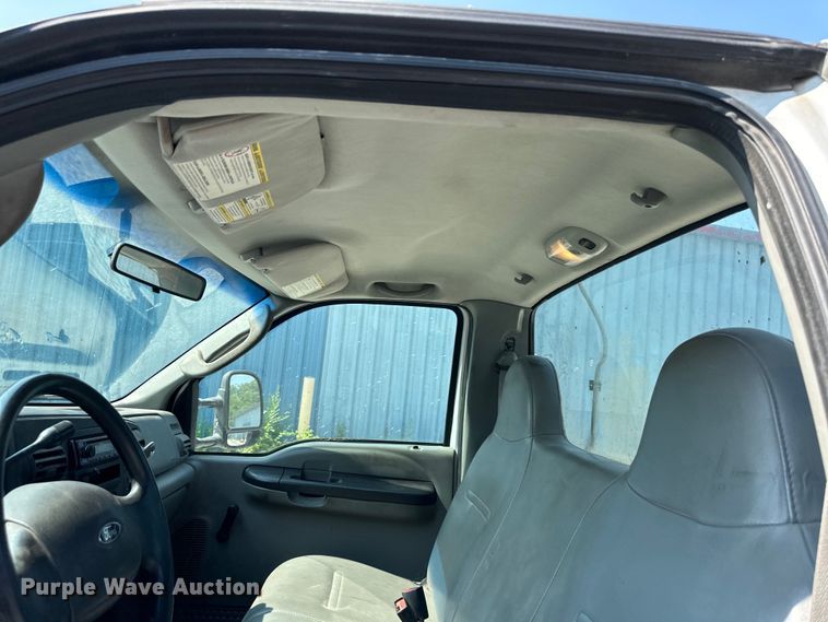 image for item EJ6365 2006 Ford  F550 Super Duty truck cab and chassis