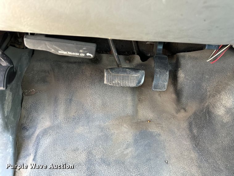 image for item EJ6365 2006 Ford  F550 Super Duty truck cab and chassis