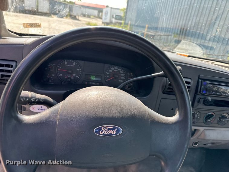 image for item EJ6365 2006 Ford  F550 Super Duty truck cab and chassis