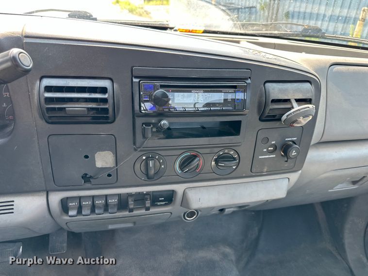 image for item EJ6365 2006 Ford  F550 Super Duty truck cab and chassis