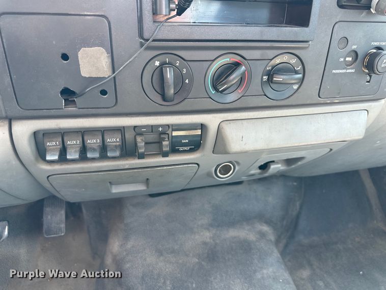 image for item EJ6365 2006 Ford  F550 Super Duty truck cab and chassis