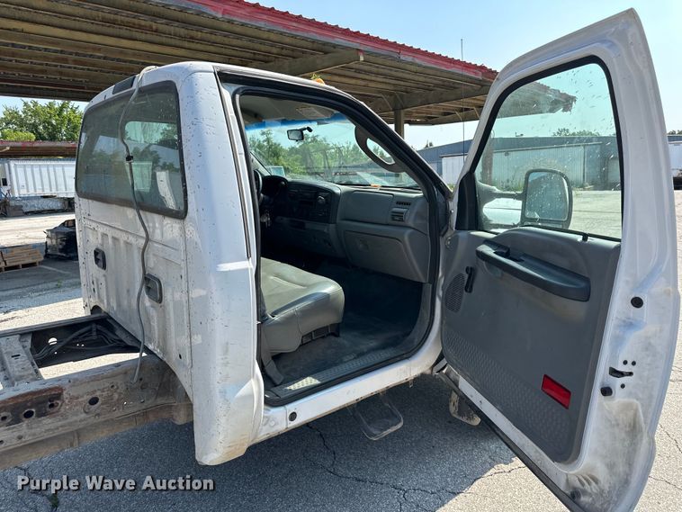 image for item EJ6365 2006 Ford  F550 Super Duty truck cab and chassis