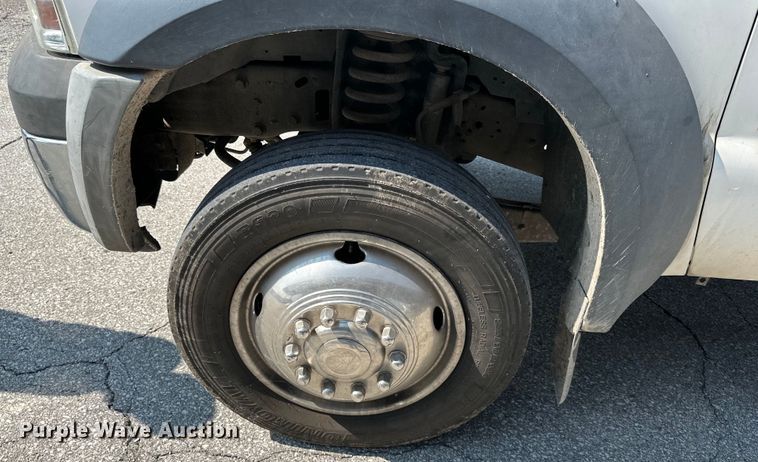 image for item EJ6365 2006 Ford  F550 Super Duty truck cab and chassis