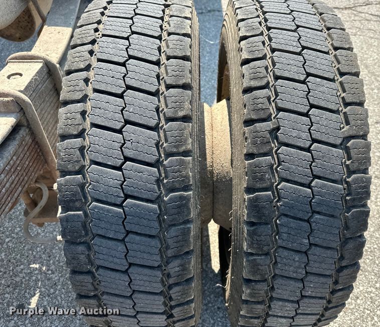 image for item EJ6365 2006 Ford  F550 Super Duty truck cab and chassis