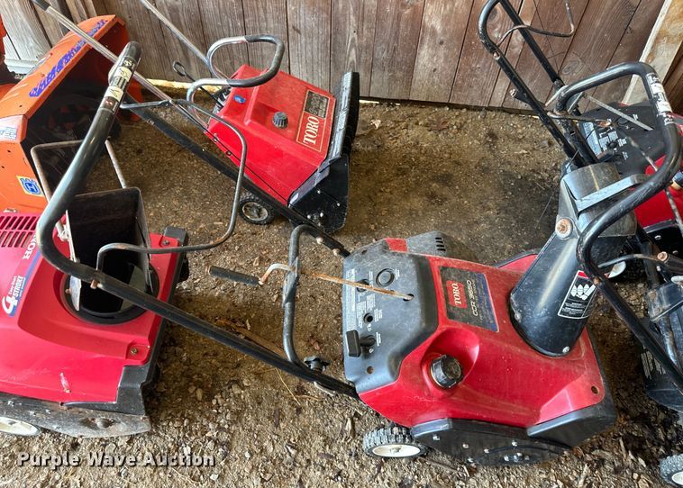 image for item EJ7021 (7) snow blowers 