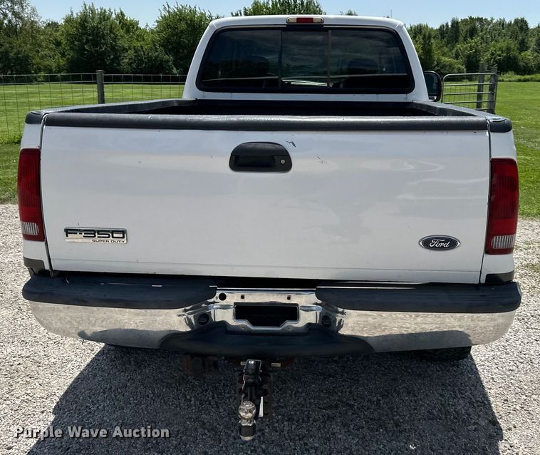 image for item EJ7023 2004 Ford F250 Super Duty SuperCab pickup truck