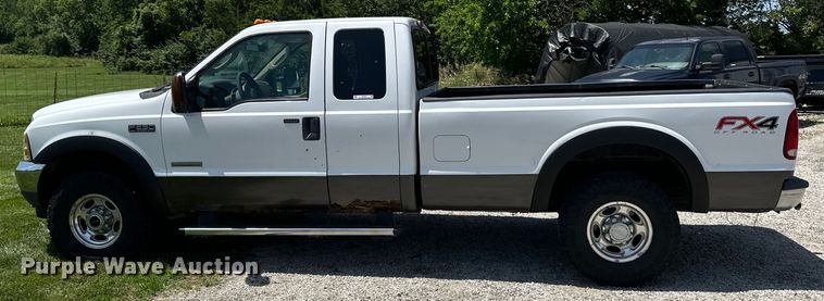 image for item EJ7023 2004 Ford F250 Super Duty SuperCab pickup truck