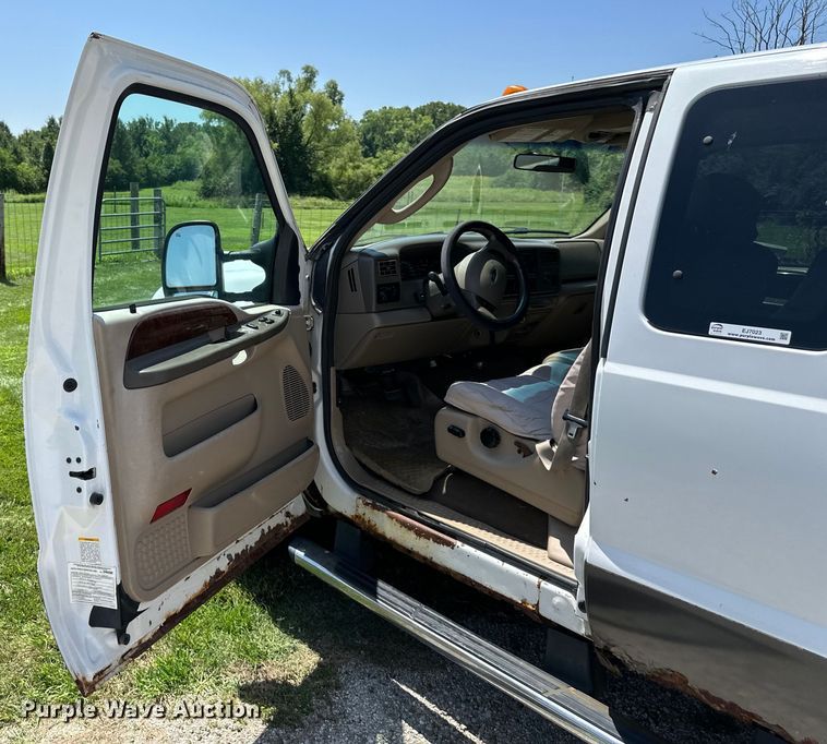 image for item EJ7023 2004 Ford F250 Super Duty SuperCab pickup truck