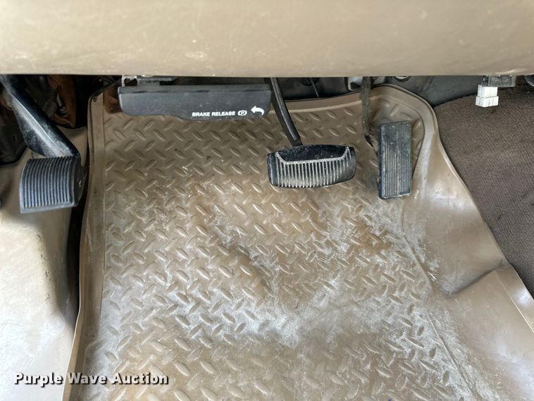 image for item EJ7023 2004 Ford F250 Super Duty SuperCab pickup truck