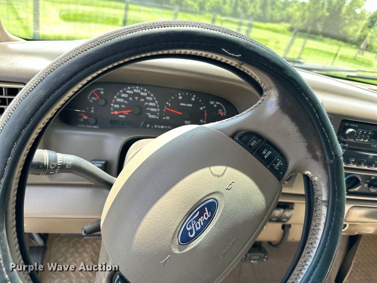 image for item EJ7023 2004 Ford F250 Super Duty SuperCab pickup truck