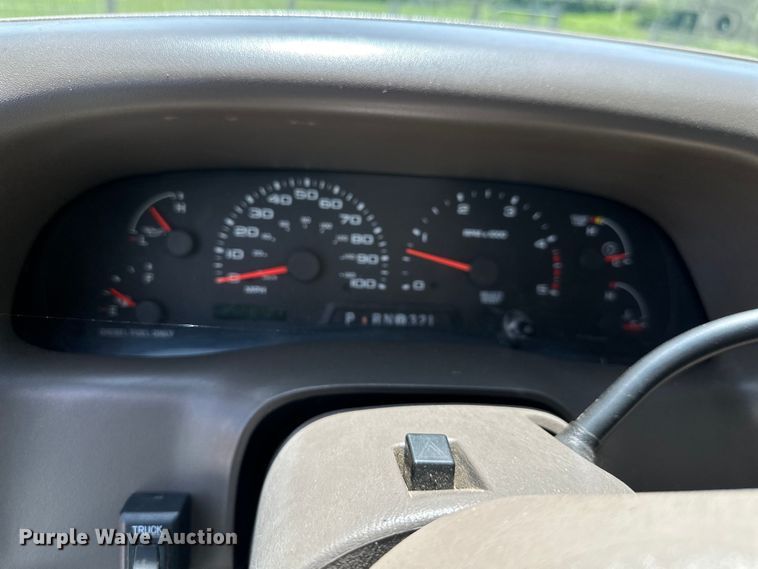 image for item EJ7023 2004 Ford F250 Super Duty SuperCab pickup truck