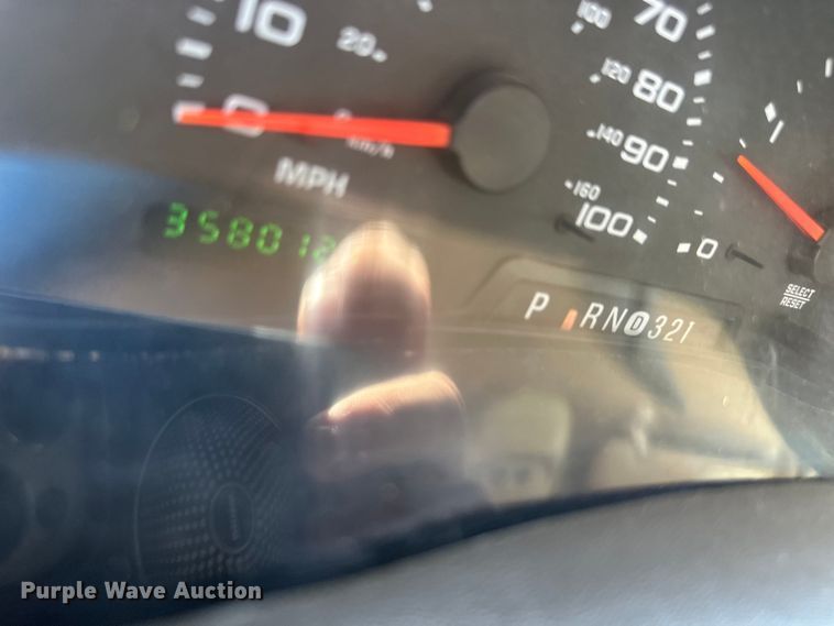 image for item EJ7023 2004 Ford F250 Super Duty SuperCab pickup truck