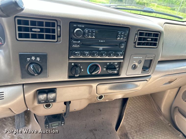 image for item EJ7023 2004 Ford F250 Super Duty SuperCab pickup truck