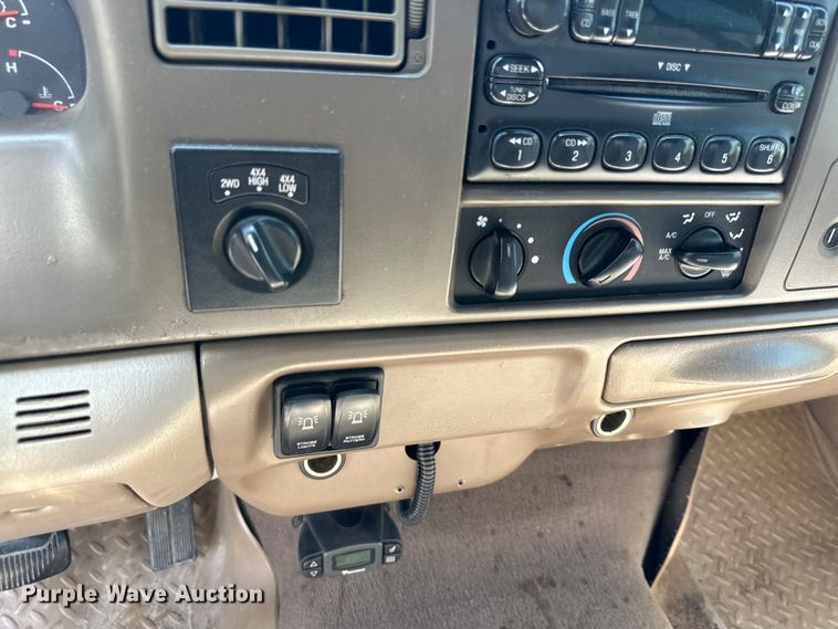 image for item EJ7023 2004 Ford F250 Super Duty SuperCab pickup truck