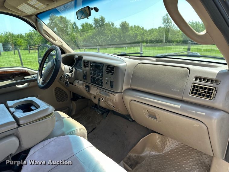 image for item EJ7023 2004 Ford F250 Super Duty SuperCab pickup truck