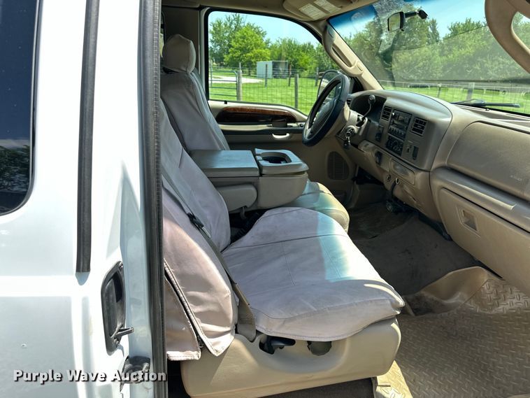 image for item EJ7023 2004 Ford F250 Super Duty SuperCab pickup truck